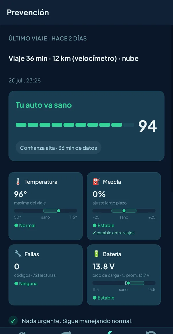 Pantalla «Prevención» de la app: el mensaje «Tu auto va sano» con un puntaje de 94 y la etiqueta «confianza alta · 36 min de datos», más tarjetas de temperatura, mezcla, fallas y batería, todas en verde.